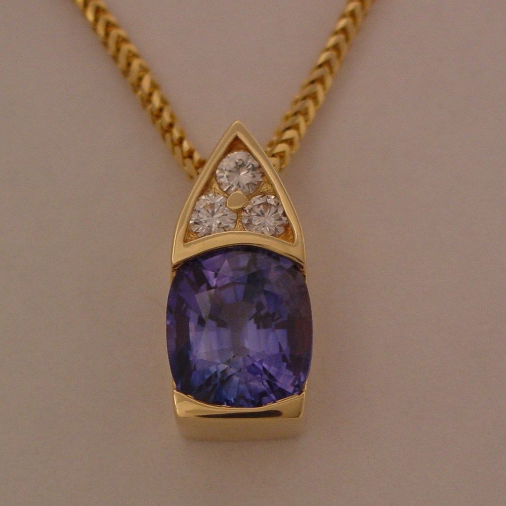 18k Yellow 5.24ct Ceylon Sapphire and Diamonds